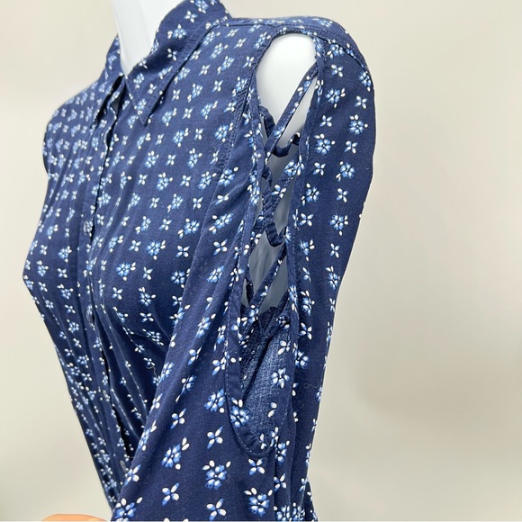 Maurices Navy Floral Print Button Down Shirt w/Open Lattice on Sleeves-Size EX - Picture 4 of 11